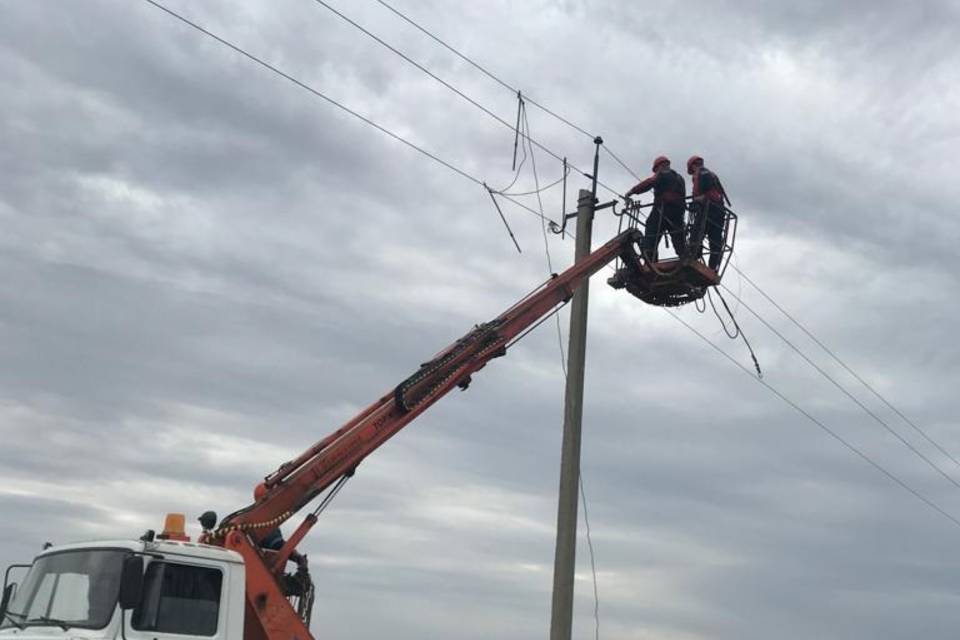 Из-за непогоды в Волгоградской области оборвались провода